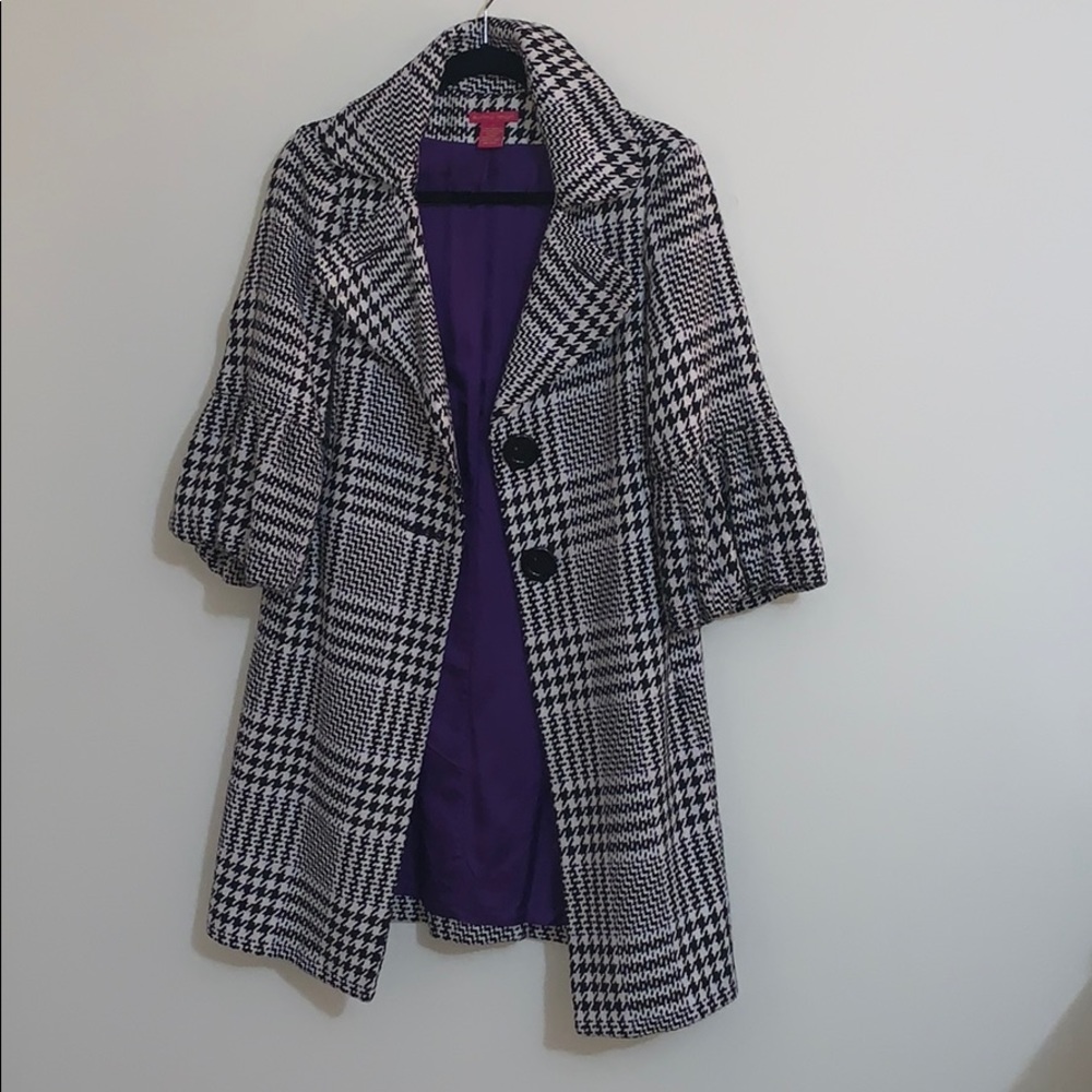 Black and white coat mid arm length!